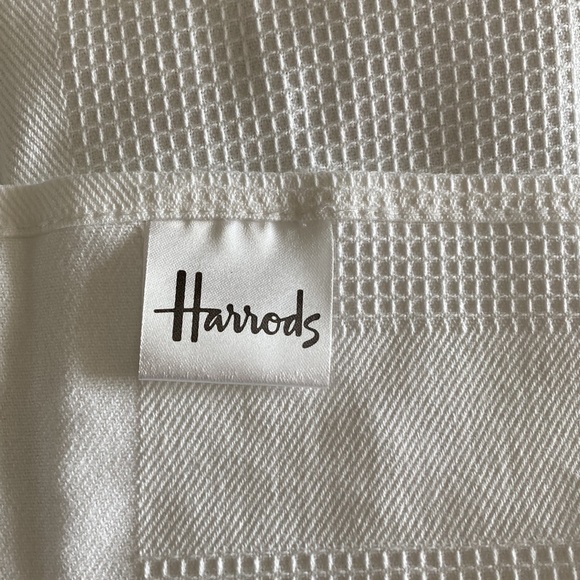 Harrods Tea Towel, Gold Embroidered, 100% Cotton, Rectangular, White - Picture 3 of 4